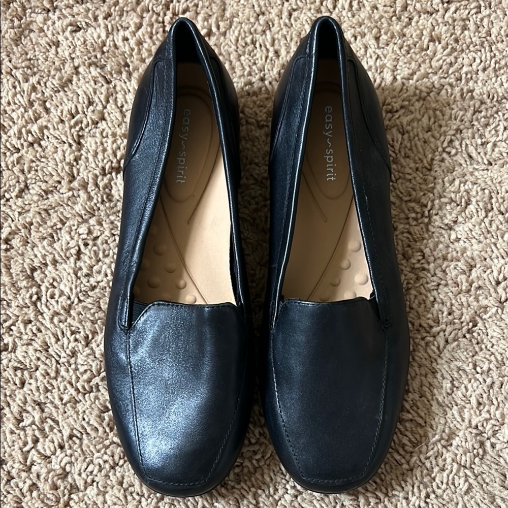 Easy Spirit Women's Black Loafers